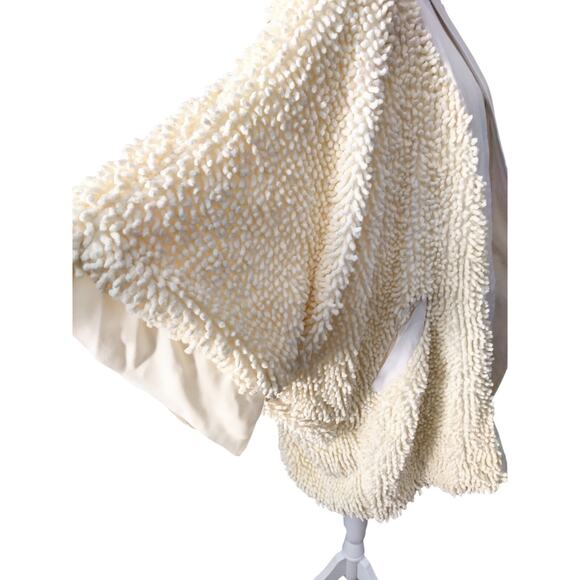 ShagBagg Unisex Shaggy Reversible Cream Wrap With Side Jackets - Picture 2 of 5